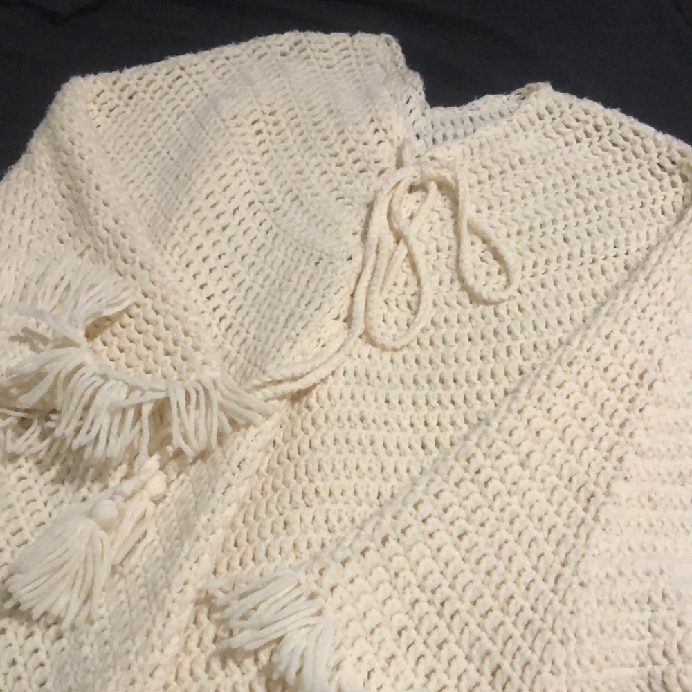 Vintage 🌸70s CROCHET SHALL/poncho , cream